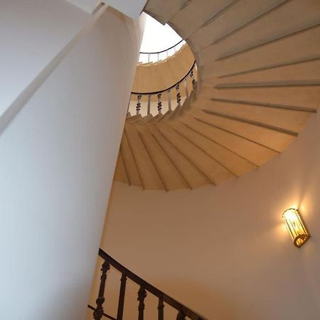 Queen Verona Luxury Apartment エクステリア 写真